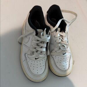 Nike Force 1 White & Black Kids Low-Top Sneakers